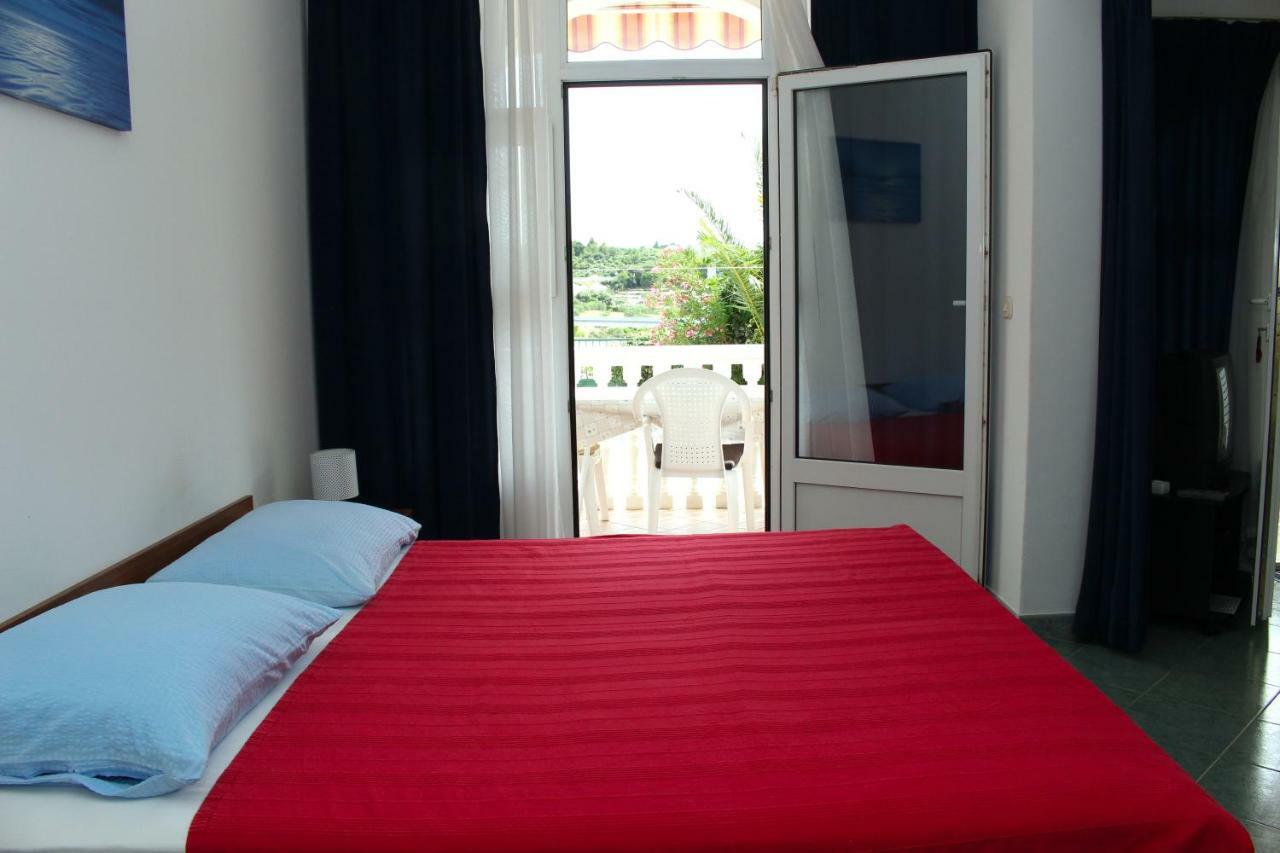 Apartments Tonka Примоштен Екстер'єр фото